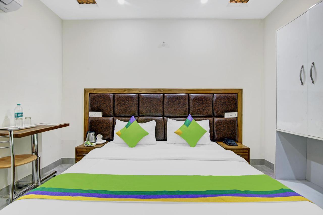 Treebo Royal Salute, Zirakpur Hotel Buitenkant foto
