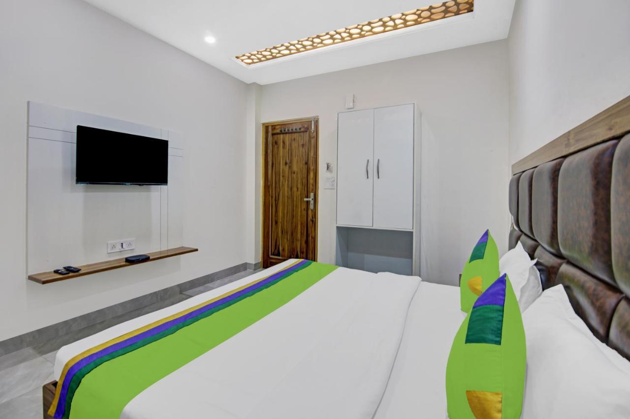 Treebo Royal Salute, Zirakpur Hotel Buitenkant foto