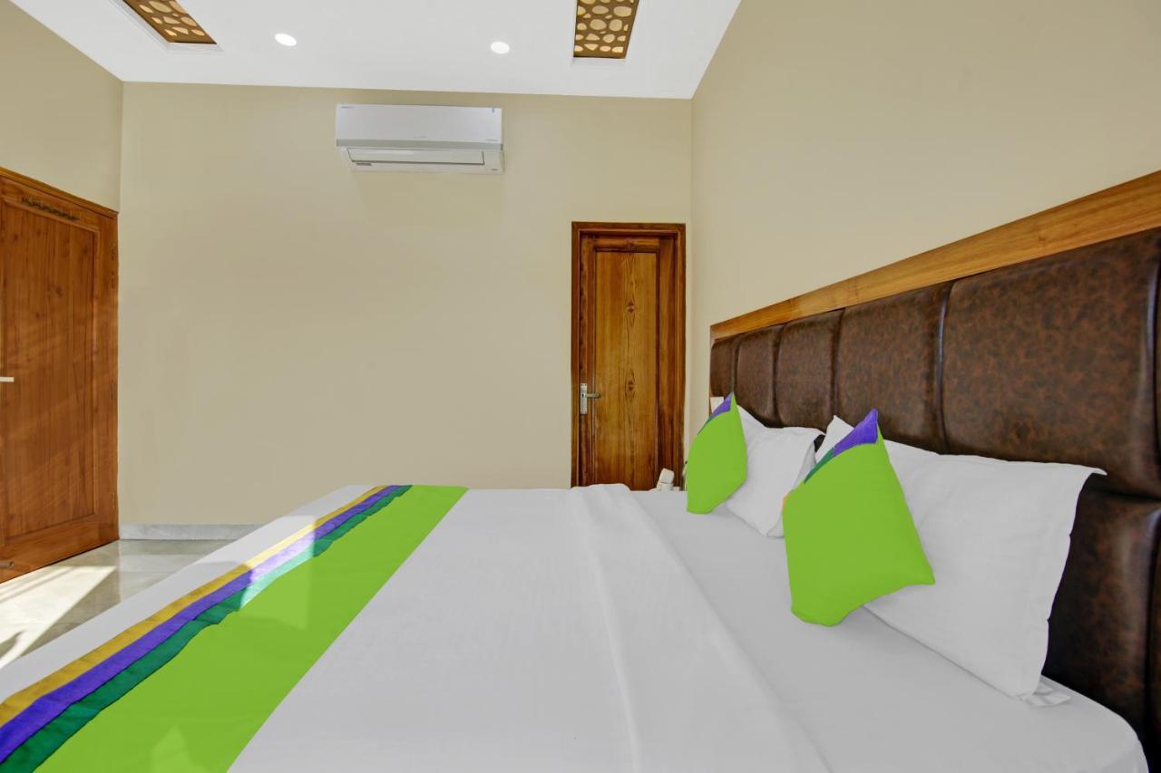 Treebo Royal Salute, Zirakpur Hotel Buitenkant foto