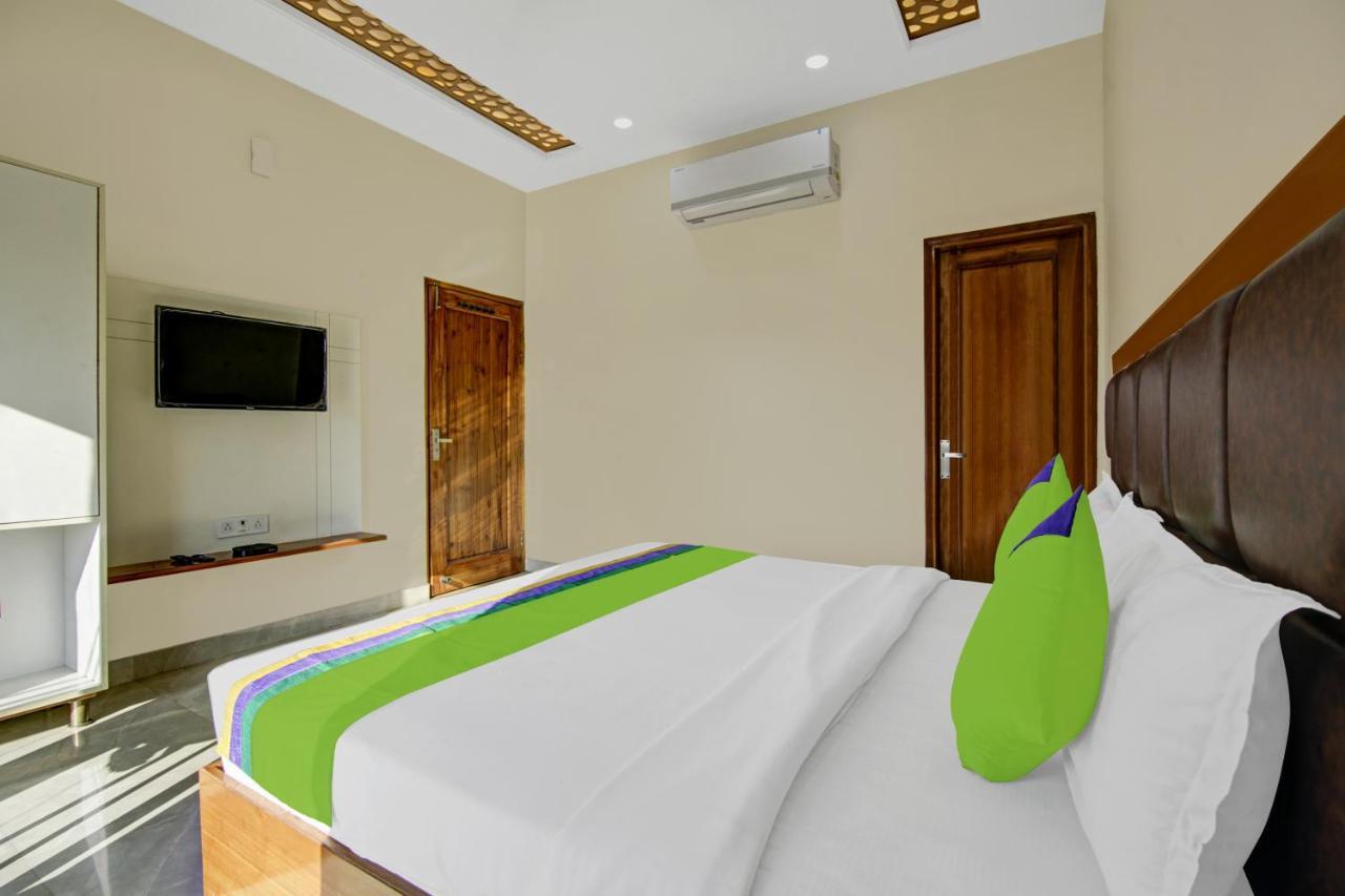 Treebo Royal Salute, Zirakpur Hotel Buitenkant foto