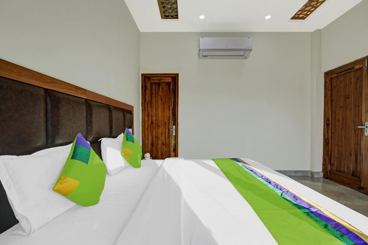 Treebo Royal Salute, Zirakpur Hotel Buitenkant foto