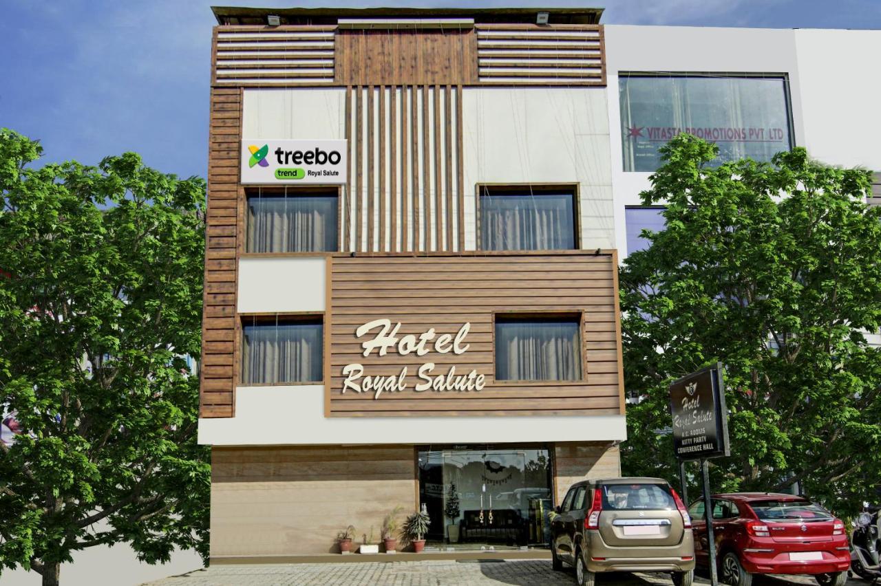 Treebo Royal Salute, Zirakpur Hotel Buitenkant foto