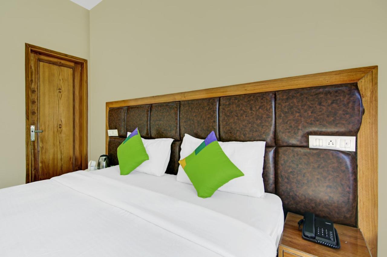 Treebo Royal Salute, Zirakpur Hotel Buitenkant foto