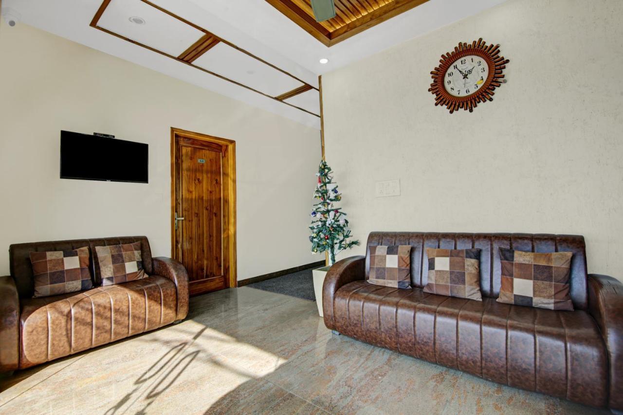 Treebo Royal Salute, Zirakpur Hotel Buitenkant foto