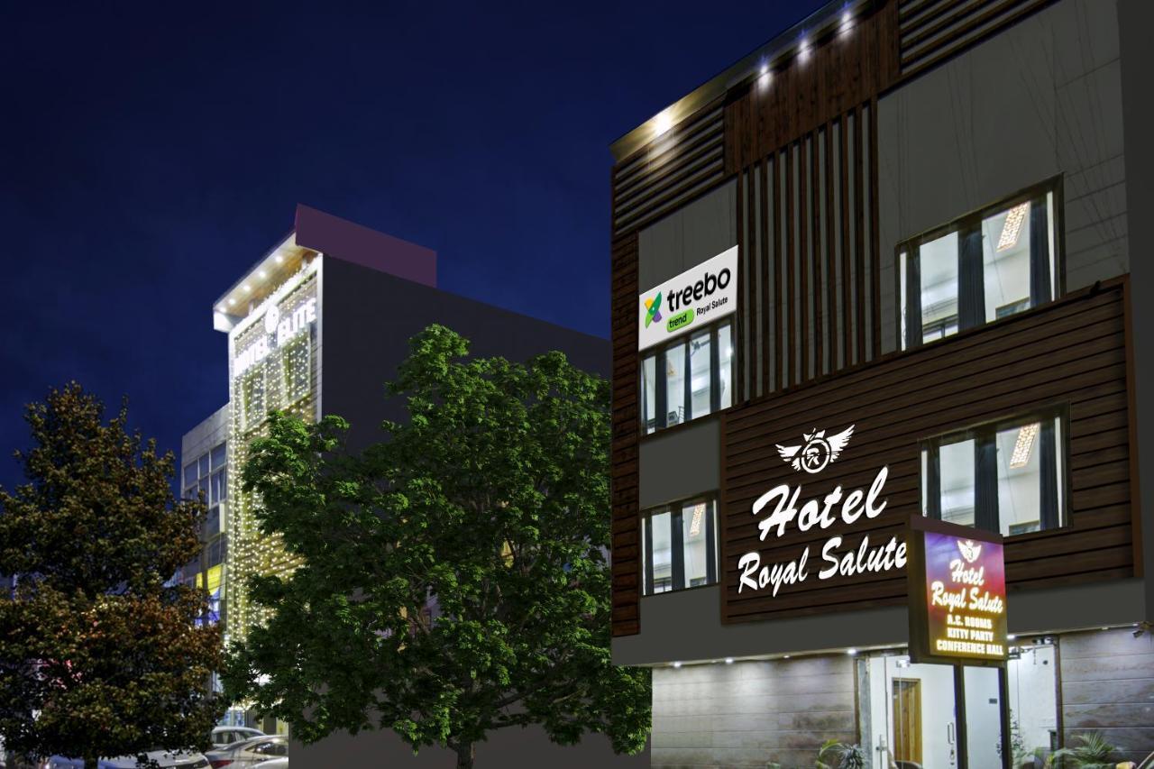 Treebo Royal Salute, Zirakpur Hotel Buitenkant foto