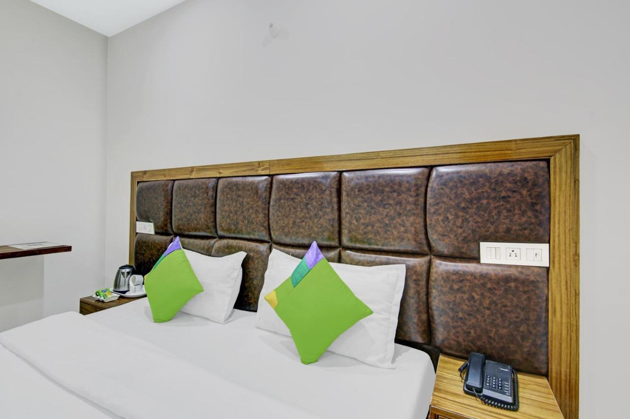 Treebo Royal Salute, Zirakpur Hotel Buitenkant foto
