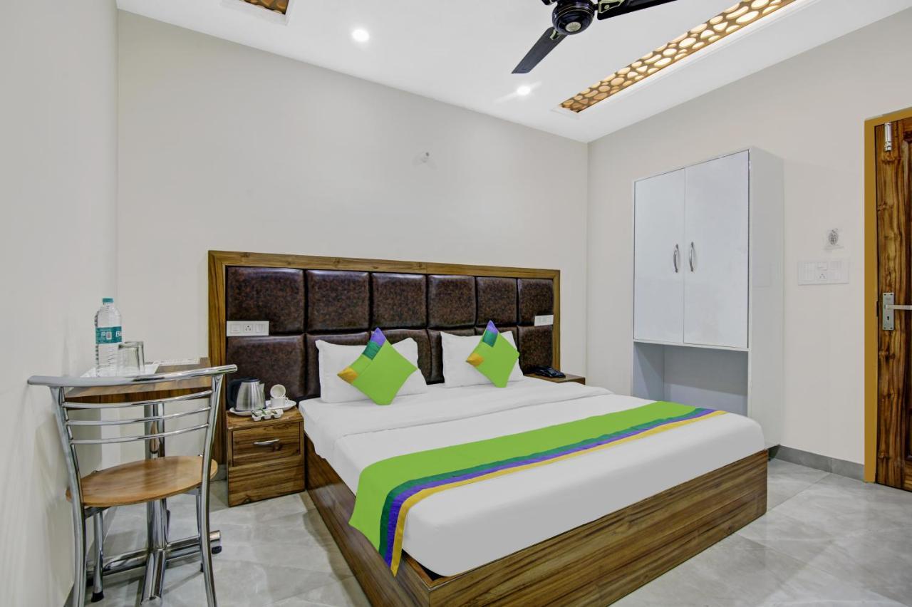 Treebo Royal Salute, Zirakpur Hotel Buitenkant foto