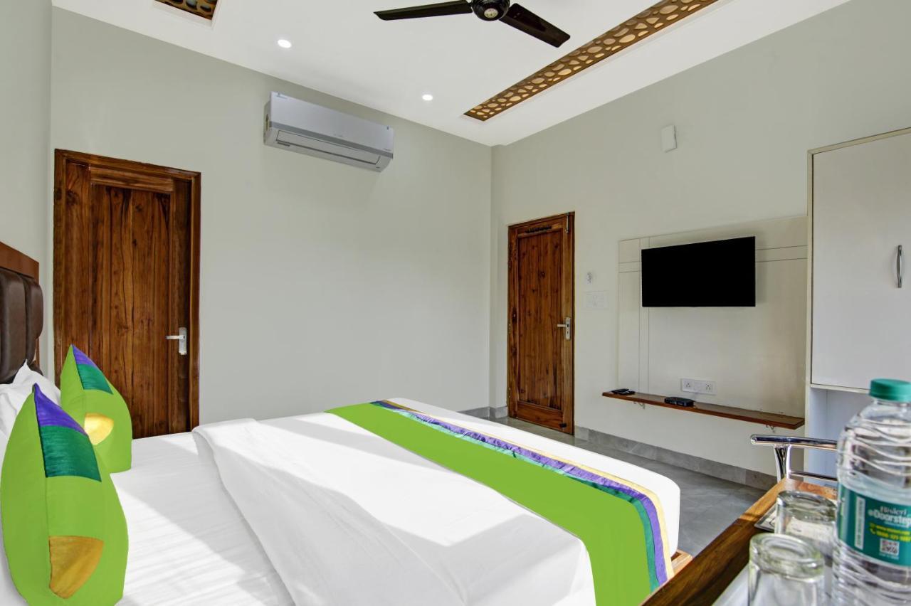 Treebo Royal Salute, Zirakpur Hotel Buitenkant foto